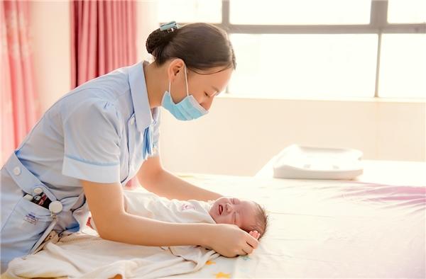 自媒体老温专访行业热点人物|福馨月子中心董事长王俊为爱而行,种善得福