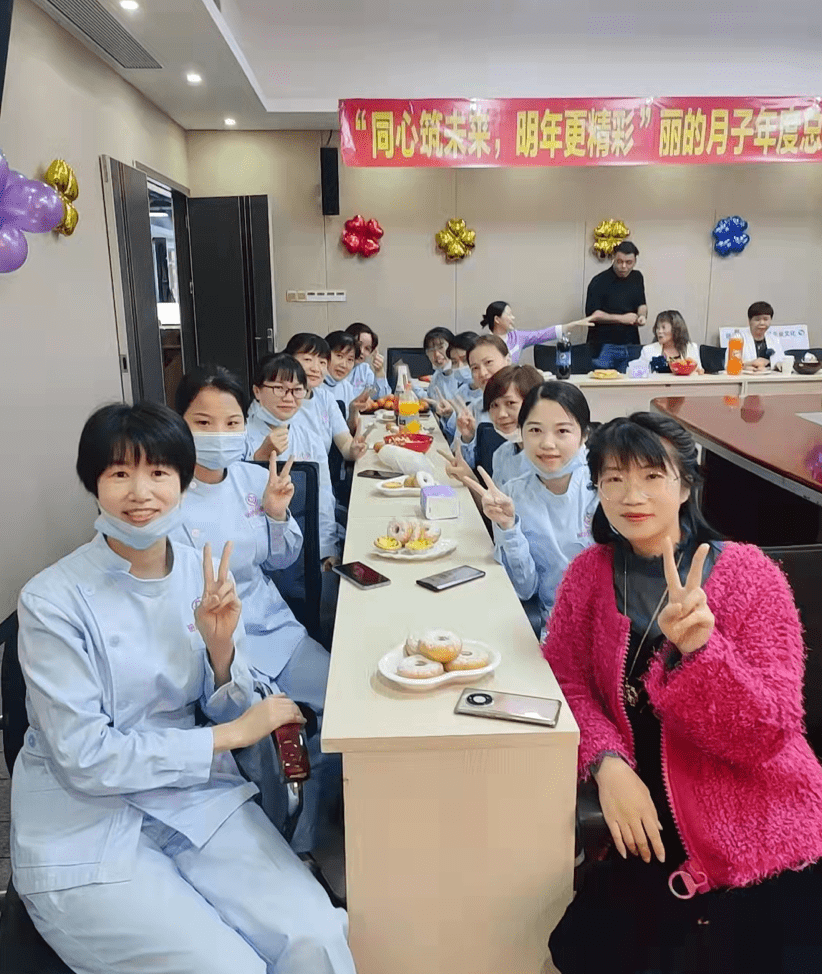 同心同行,共创未来,丽的月子创始人谢建洪受邀出席年会并发表重要讲话