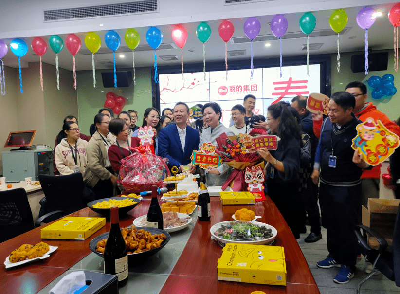 同心同行,共创未来,丽的月子创始人谢建洪受邀出席年会并发表重要讲话